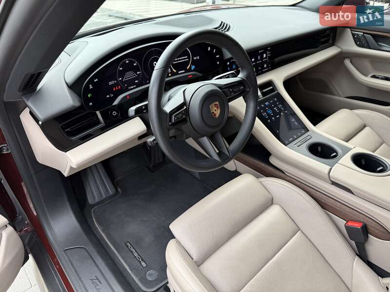 Седан Porsche Taycan 2023 в Ужгороде