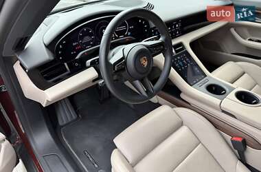 Седан Porsche Taycan 2023 в 