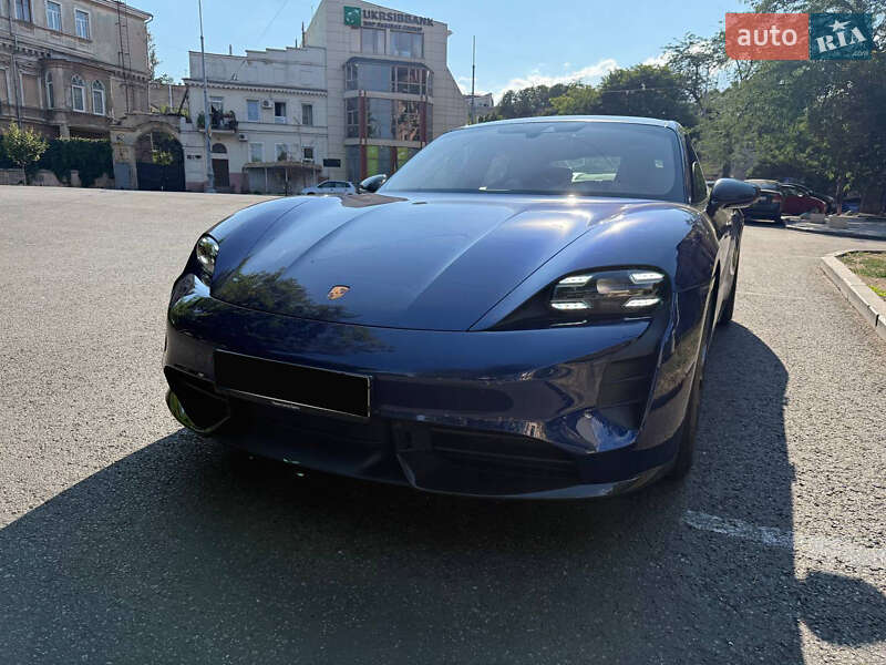 Седан Porsche Taycan 2023 в 