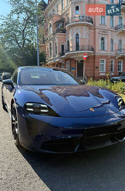 Седан Porsche Taycan 2023 в 