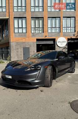 Porsche Taycan 2022