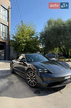 Седан Porsche Taycan 2022 в 