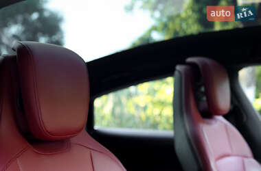Седан Porsche Taycan 2021 в 