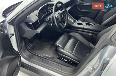 Седан Porsche Taycan 2023 в 