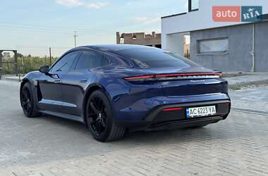 Седан Porsche Taycan 2020 в 