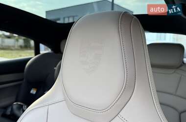 Седан Porsche Taycan 2020 в 