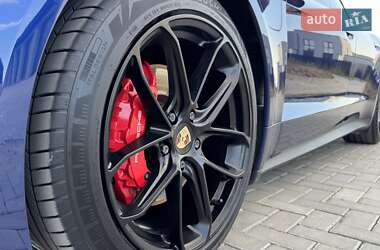 Седан Porsche Taycan 2020 в 