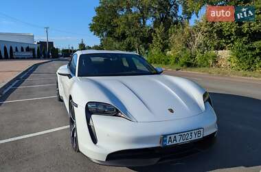 Седан Porsche Taycan 2020 в 
