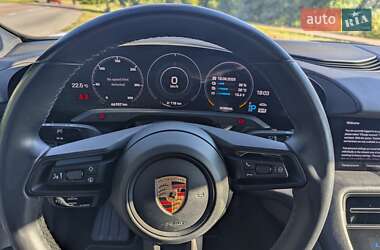 Седан Porsche Taycan 2020 в 