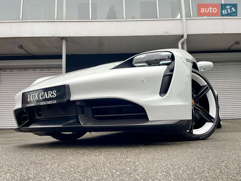 Седан Porsche Taycan 2020 в Киеве