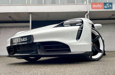 Седан Porsche Taycan 2020 в 
