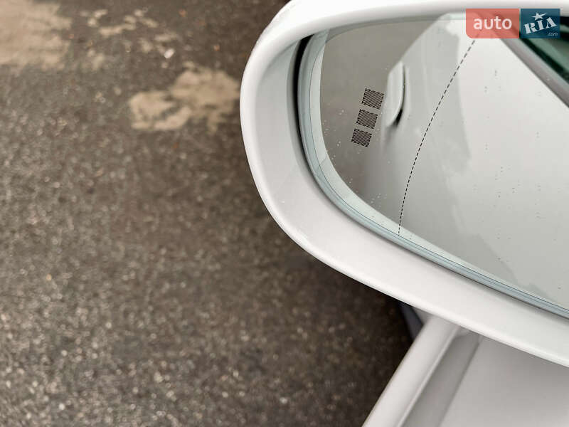 Седан Porsche Taycan 2020 в Киеве