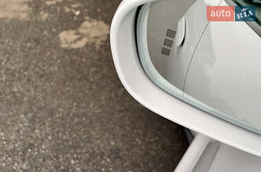 Седан Porsche Taycan 2020 в 