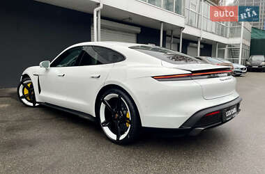 Седан Porsche Taycan 2020 в 