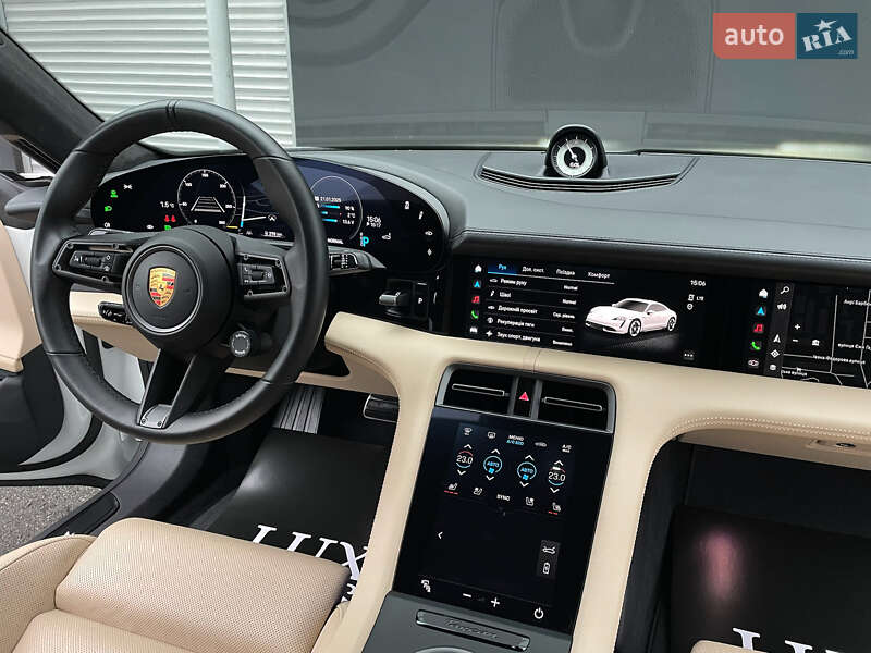 Седан Porsche Taycan 2020 в Киеве