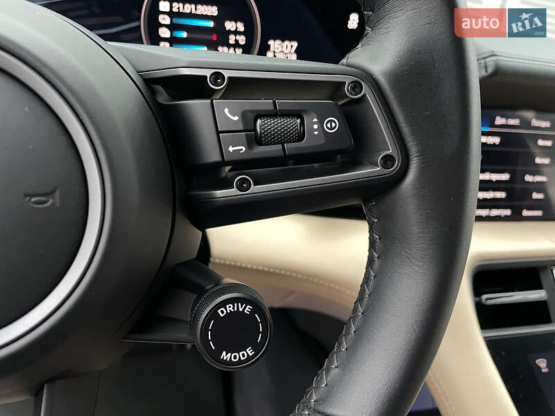 Седан Porsche Taycan 2020 в Киеве