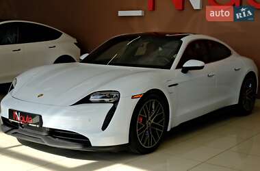 Седан Porsche Taycan 2022 в 