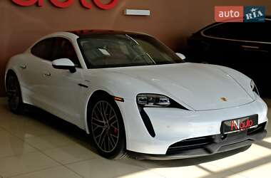 Седан Porsche Taycan 2022 в 