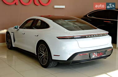 Седан Porsche Taycan 2022 в 