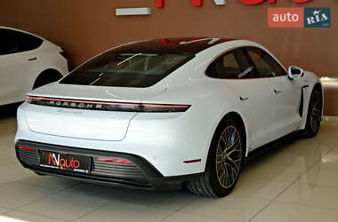 Седан Porsche Taycan 2022 в 