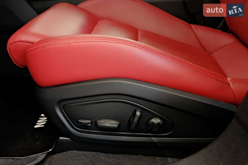 Седан Porsche Taycan 2022 в Одессе