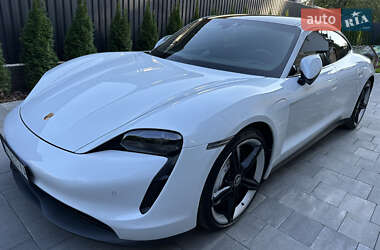Седан Porsche Taycan 2020 в 