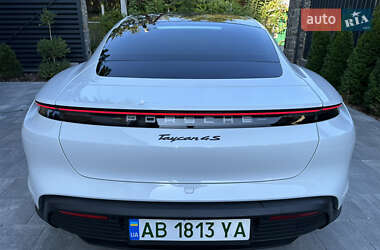 Седан Porsche Taycan 2020 в 