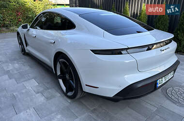 Седан Porsche Taycan 2020 в 