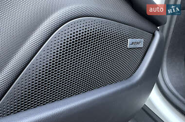 Седан Porsche Taycan 2020 в 