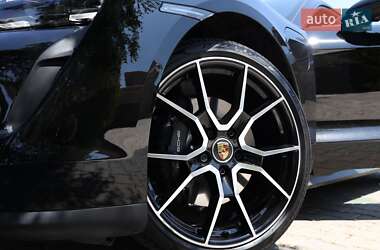 Седан Porsche Taycan 2023 в 