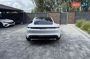 Седан Porsche Taycan 2020 в 