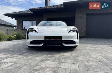 Седан Porsche Taycan 2020 в 