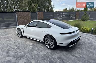 Седан Porsche Taycan 2020 в 