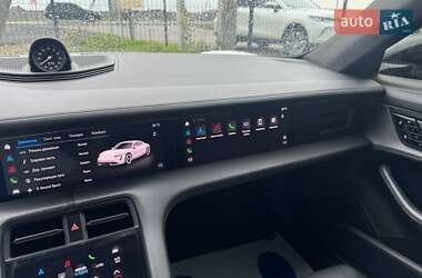 Седан Porsche Taycan 2020 в 