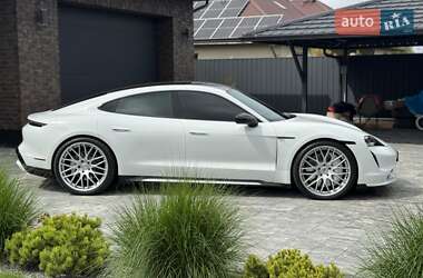 Седан Porsche Taycan 2020 в 
