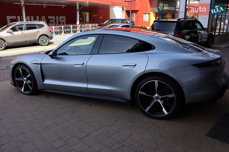 Седан Porsche Taycan 2021 в Львове