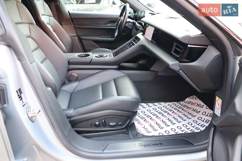 Седан Porsche Taycan 2021 в Львове