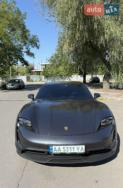 Седан Porsche Taycan 2020 в 