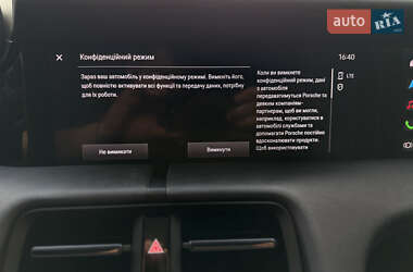 Седан Porsche Taycan 2021 в 