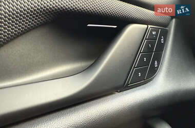 Седан Porsche Taycan 2021 в 