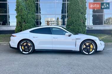Седан Porsche Taycan 2020 в 