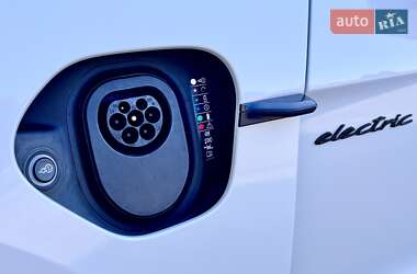 Седан Porsche Taycan 2020 в 