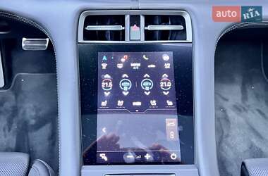 Седан Porsche Taycan 2020 в 