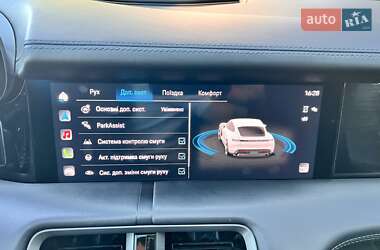 Седан Porsche Taycan 2020 в 