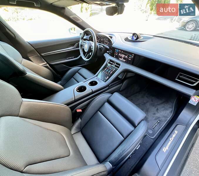 Седан Porsche Taycan 2020 в Киеве фото 60 Седан Porsche Taycan 2020 в Киеве