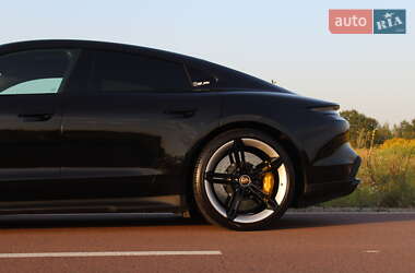 Седан Porsche Taycan 2021 в 