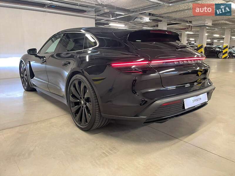 Седан Porsche Taycan 2023 в Киеве