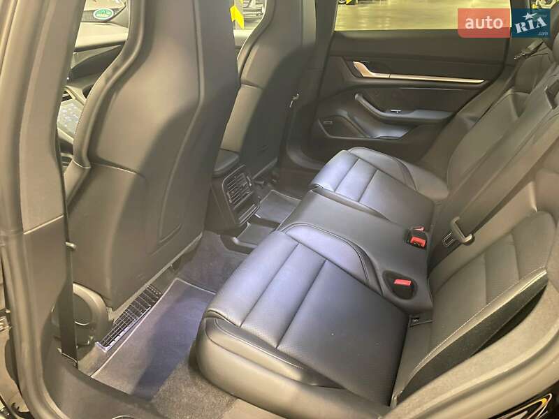Седан Porsche Taycan 2023 в Киеве