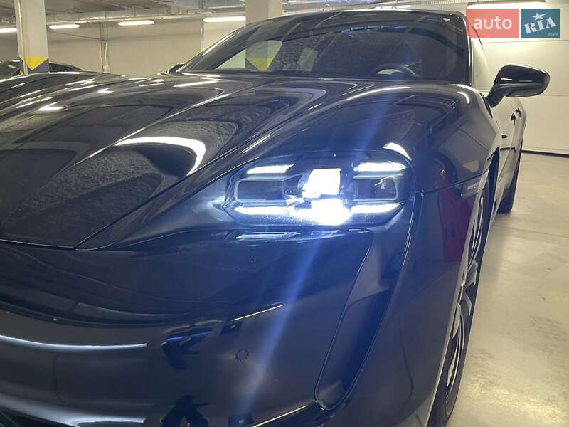 Седан Porsche Taycan 2023 в Киеве