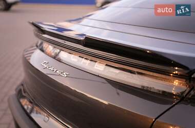 Седан Porsche Taycan 2020 в 